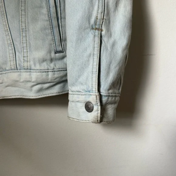 Levi’s Denim Trucker Jacket - Picture 5 of 6